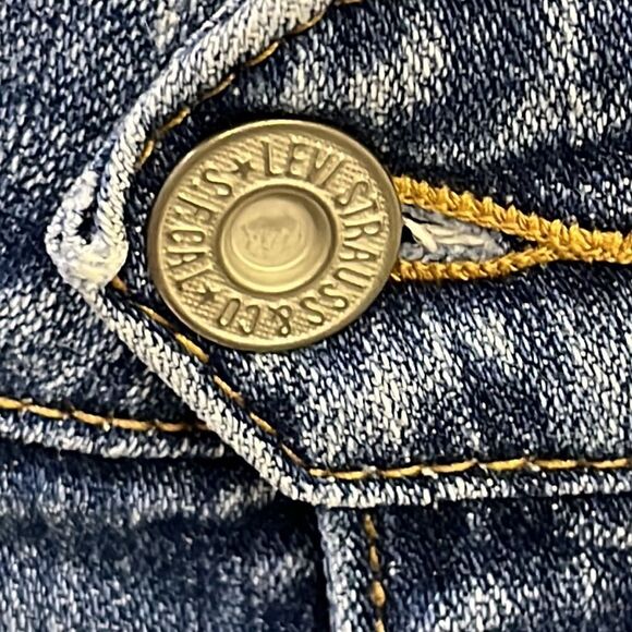 Levi’s Light Wash 4-Pocket Button Zipper Jean Shorts- Size 10 - Picture 4 of 16